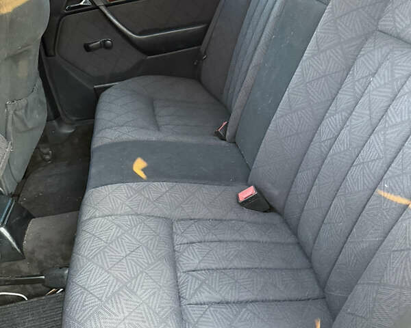 Мерседес Е-Класс 1995 в Киеве на Automoto.ua Мерседес Е-Класс, объемом двигателя 2.2 л и пробегом 400 тыс. км за 5000 $, фото 14 на Automoto.ua