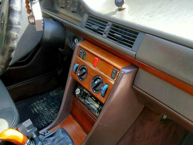 Мерседес Е-Класс, объемом двигателя 2 л и пробегом 330 тыс. км за 3000 $, фото 10 на Automoto.ua