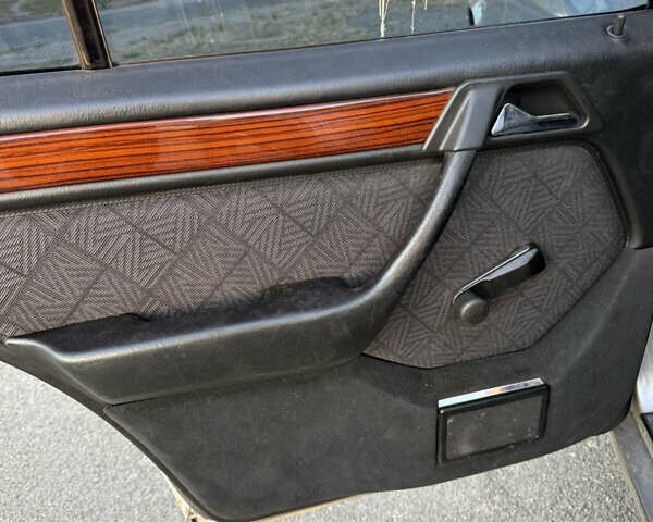 Мерседес Е-Класс 1995 в Киеве на Automoto.ua Мерседес Е-Класс, объемом двигателя 2.2 л и пробегом 400 тыс. км за 5000 $, фото 15 на Automoto.ua