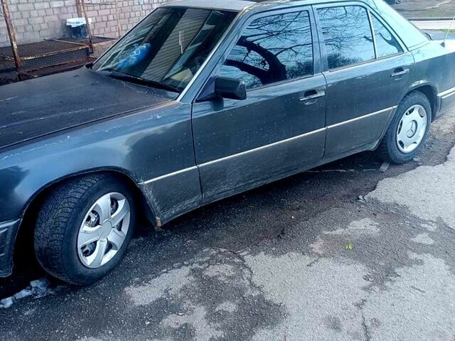 Мерседес Е-Класс, объемом двигателя 2.2 л и пробегом 111 тыс. км за 2200 $, фото 1 на Automoto.ua