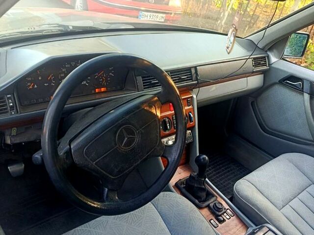 Мерседес Е-Класс, объемом двигателя 2.5 л и пробегом 200 тыс. км за 1450 $, фото 4 на Automoto.ua