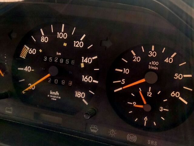 Мерседес Е-Класс, объемом двигателя 2 л и пробегом 330 тыс. км за 3000 $, фото 4 на Automoto.ua