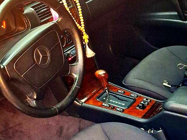 Мерседес Е-Класс, объемом двигателя 3 л и пробегом 260 тыс. км за 5500 $, фото 2 на Automoto.ua