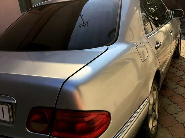 Мерседес Е-Клас, об'ємом двигуна 3.2 л та пробігом 450 тис. км за 3300 $, фото 2 на Automoto.ua