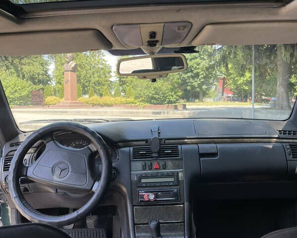 Мерседес Е-Клас, об'ємом двигуна 2.9 л та пробігом 580 тис. км за 3200 $, фото 4 на Automoto.ua