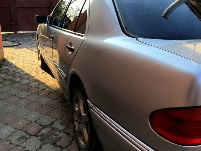 Мерседес Е-Клас, об'ємом двигуна 3.2 л та пробігом 450 тис. км за 3300 $, фото 3 на Automoto.ua