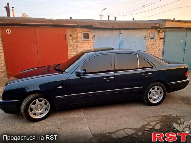 Мерседес Е-Класс, объемом двигателя 3 л и пробегом 260 тыс. км за 5500 $, фото 1 на Automoto.ua