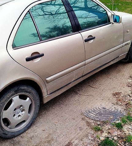 Мерседес Е-Класс, объемом двигателя 2 л и пробегом 550 тыс. км за 2500 $, фото 2 на Automoto.ua