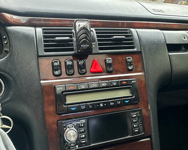 Мерседес Е-Класс, объемом двигателя 3.2 л и пробегом 330 тыс. км за 2600 $, фото 1 на Automoto.ua