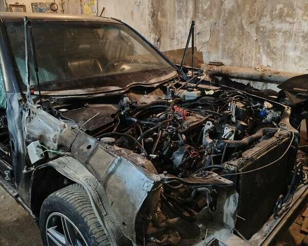 Мерседес Е-Клас, об'ємом двигуна 3.2 л та пробігом 380 тис. км за 2100 $, фото 5 на Automoto.ua