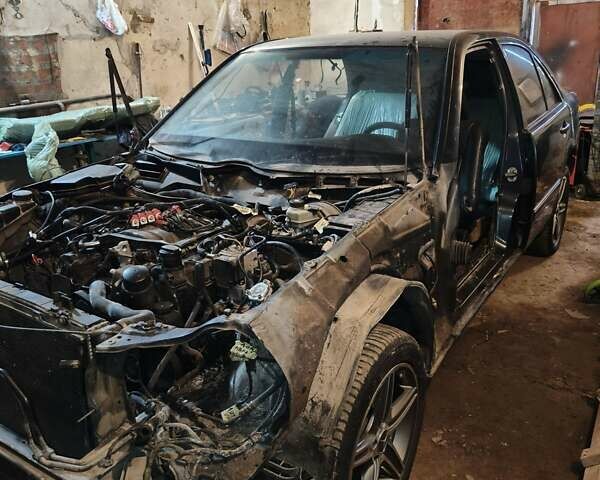 Мерседес Е-Клас, об'ємом двигуна 3.2 л та пробігом 380 тис. км за 2100 $, фото 6 на Automoto.ua