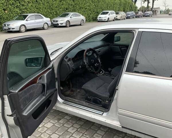 Мерседес Е-Класс, объемом двигателя 2 л и пробегом 370 тыс. км за 4300 $, фото 7 на Automoto.ua