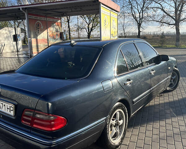Мерседес Е-Класс, объемом двигателя 2.8 л и пробегом 391 тыс. км за 3500 $, фото 1 на Automoto.ua