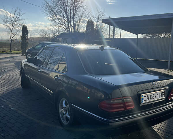Мерседес Е-Класс, объемом двигателя 2.8 л и пробегом 391 тыс. км за 3500 $, фото 2 на Automoto.ua