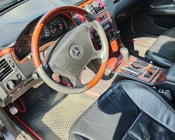 Мерседес Е-Класс, объемом двигателя 3.2 л и пробегом 415 тыс. км за 3300 $, фото 8 на Automoto.ua