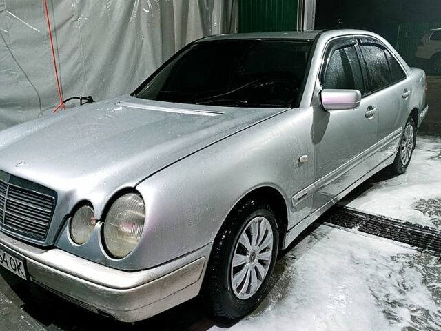 Мерседес Е-Класс, объемом двигателя 2.2 л и пробегом 380 тыс. км за 2550 $, фото 10 на Automoto.ua