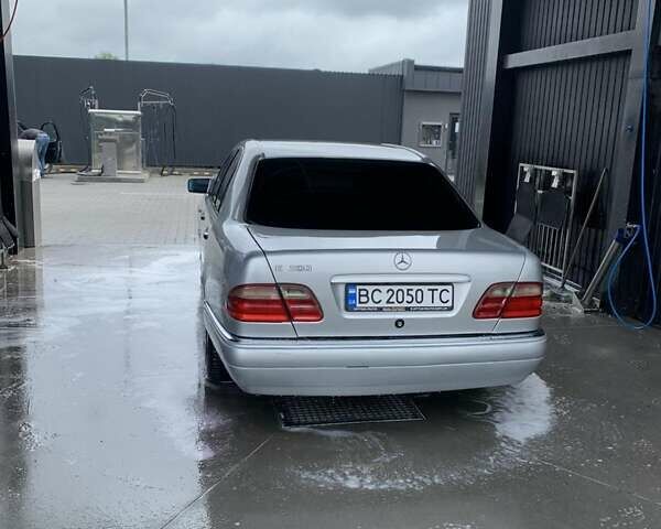 Мерседес Е-Класс, объемом двигателя 2 л и пробегом 370 тыс. км за 4300 $, фото 2 на Automoto.ua