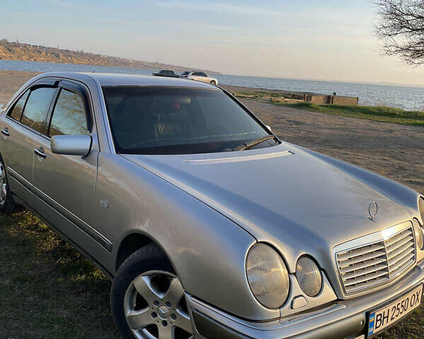 Мерседес Е-Клас, об'ємом двигуна 3.2 л та пробігом 380 тис. км за 3900 $, фото 1 на Automoto.ua