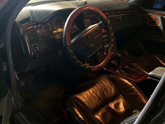 Мерседес Е-Клас 1998 у Харкові на Automoto.ua Мерседес Е-Клас, об'ємом двигуна 3.2 л та пробігом 400 тис. км за 5200 $, фото 3 на Automoto.ua