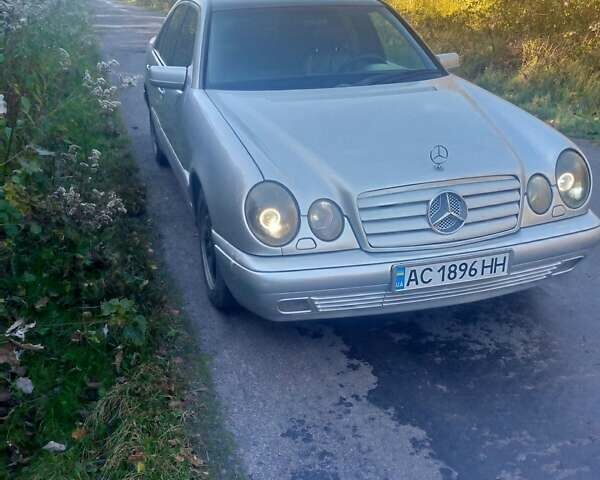 Мерседес Е-Класс, объемом двигателя 2.2 л и пробегом 418 тыс. км за 3600 $, фото 1 на Automoto.ua