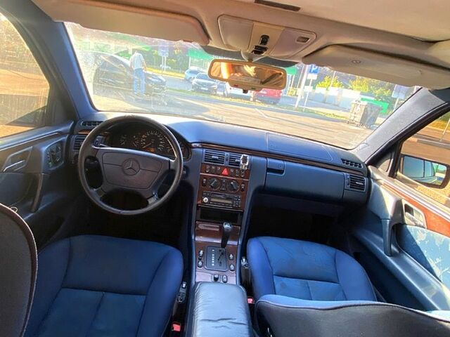 Мерседес Е-Класс, объемом двигателя 3 л и пробегом 354 тыс. км за 2500 $, фото 5 на Automoto.ua