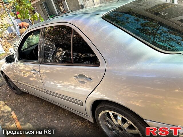 Мерседес Е-Клас, об'ємом двигуна 2.2 л та пробігом 0 тис. км за 2800 $, фото 1 на Automoto.ua