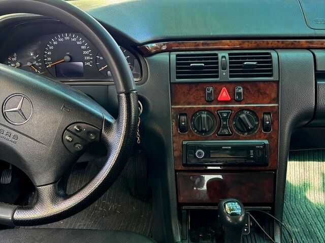 Мерседес Е-Клас, об'ємом двигуна 2.2 л та пробігом 0 тис. км за 2800 $, фото 3 на Automoto.ua