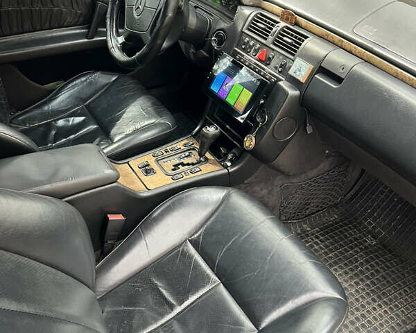 Мерседес Е-Класс, объемом двигателя 4.3 л и пробегом 495 тыс. км за 4200 $, фото 8 на Automoto.ua