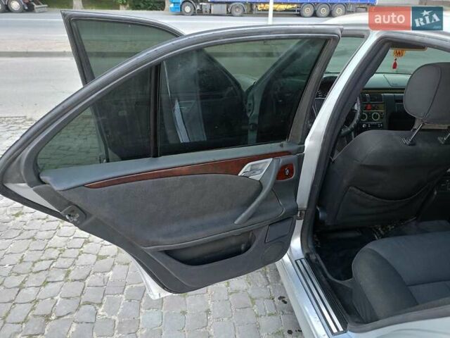 Мерседес Е-Класс, объемом двигателя 2.4 л и пробегом 300 тыс. км за 3800 $, фото 1 на Automoto.ua