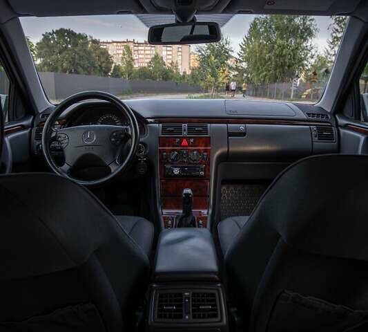 Мерседес Е-Класс, объемом двигателя 2.7 л и пробегом 235 тыс. км за 8999 $, фото 149 на Automoto.ua