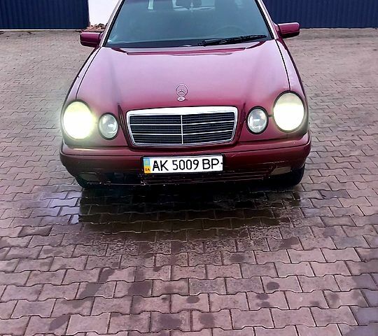 Мерседес Е-Класс, объемом двигателя 2.2 л и пробегом 36 тыс. км за 1300 $, фото 2 на Automoto.ua