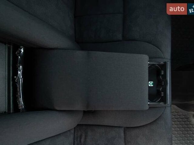 Мерседес Е-Класс, объемом двигателя 2.7 л и пробегом 235 тыс. км за 8999 $, фото 156 на Automoto.ua