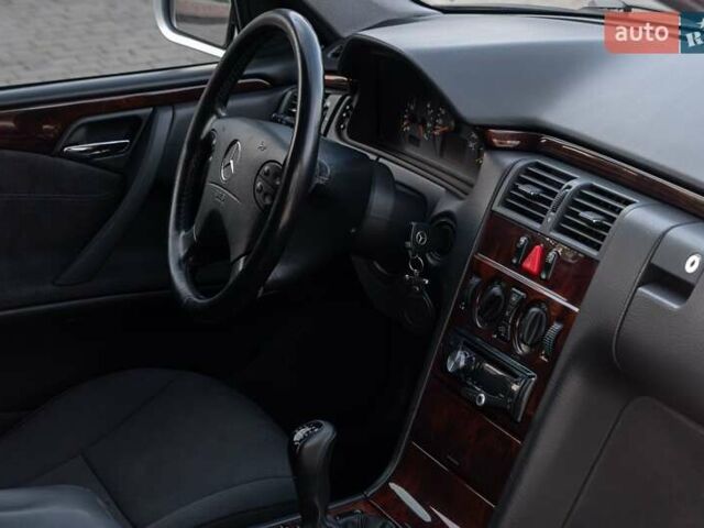 Мерседес Е-Класс, объемом двигателя 2.7 л и пробегом 235 тыс. км за 8999 $, фото 143 на Automoto.ua