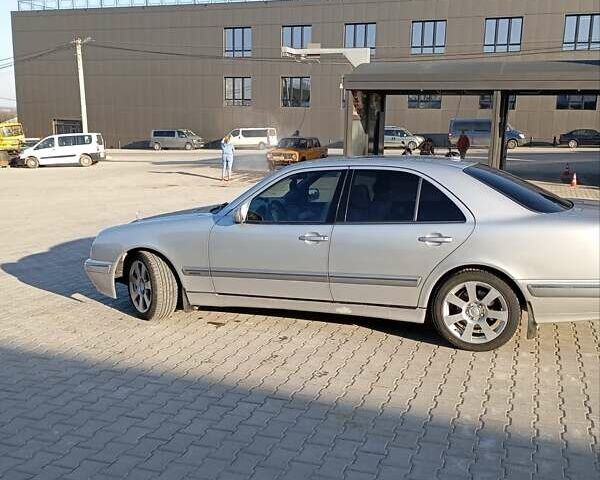 Мерседес Е-Класс, объемом двигателя 3.2 л и пробегом 500 тыс. км за 4500 $, фото 5 на Automoto.ua