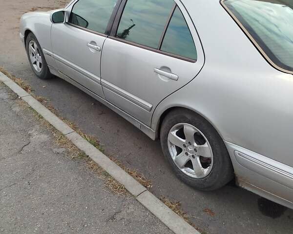 Мерседес Е-Класс, объемом двигателя 2.1 л и пробегом 450 тыс. км за 3450 $, фото 3 на Automoto.ua