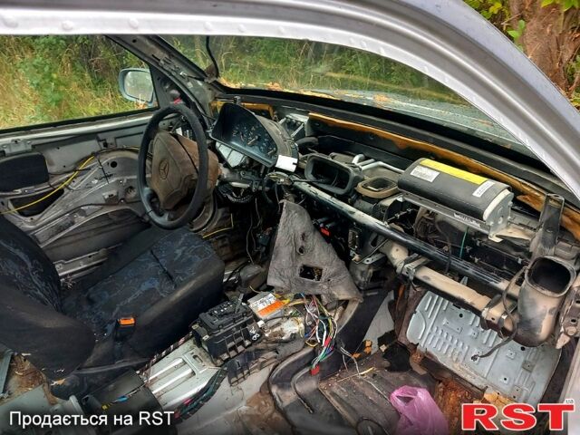 Мерседес Е-Класс, объемом двигателя 2.2 л и пробегом 450 тыс. км за 1300 $, фото 1 на Automoto.ua