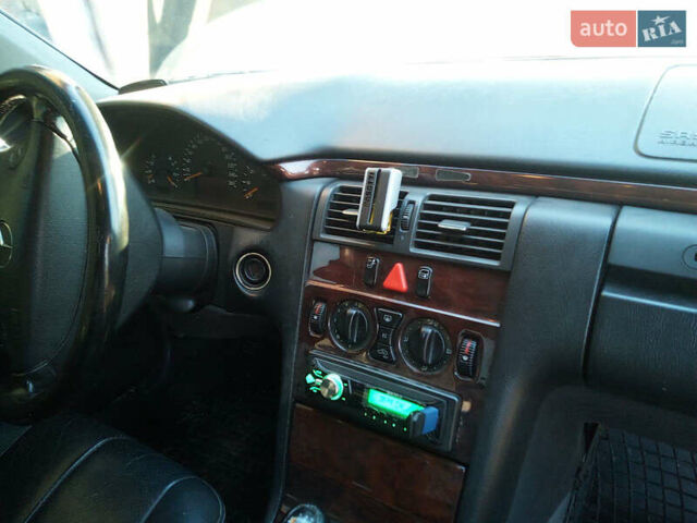 Мерседес Е-Класс 2001 в Бережанах на Automoto.ua Мерседес Е-Класс, объемом двигателя 2 л и пробегом 300 тыс. км за 1700 $, фото 9 на Automoto.ua