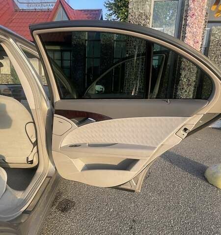 Мерседес Е-Класс, объемом двигателя 2.2 л и пробегом 345 тыс. км за 8000 $, фото 4 на Automoto.ua
