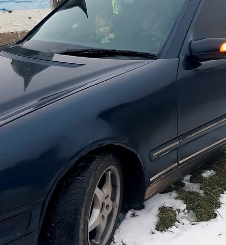 Мерседес Е-Класс, объемом двигателя 2.2 л и пробегом 300 тыс. км за 1300 $, фото 3 на Automoto.ua