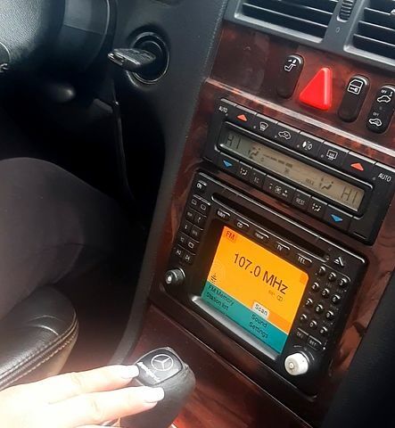 Мерседес Е-Класс, объемом двигателя 2.2 л и пробегом 300 тыс. км за 1300 $, фото 2 на Automoto.ua