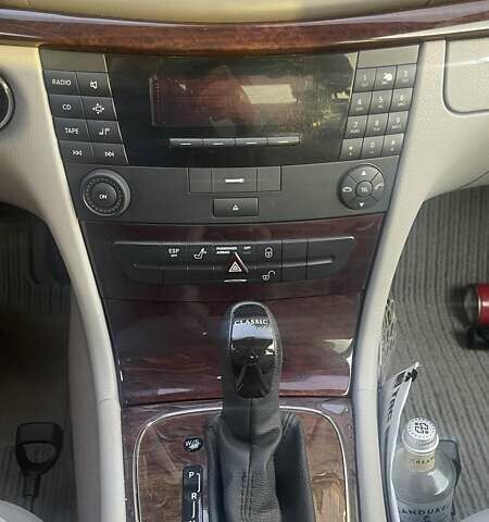 Мерседес Е-Класс, объемом двигателя 2.2 л и пробегом 345 тыс. км за 8000 $, фото 7 на Automoto.ua