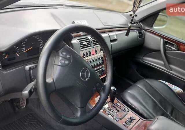 Мерседес Е-Класс, объемом двигателя 3.23 л и пробегом 370 тыс. км за 5500 $, фото 6 на Automoto.ua
