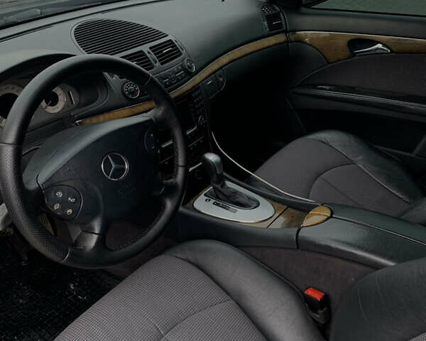 Мерседес Е-Клас, об'ємом двигуна 3.2 л та пробігом 328 тис. км за 7499 $, фото 12 на Automoto.ua