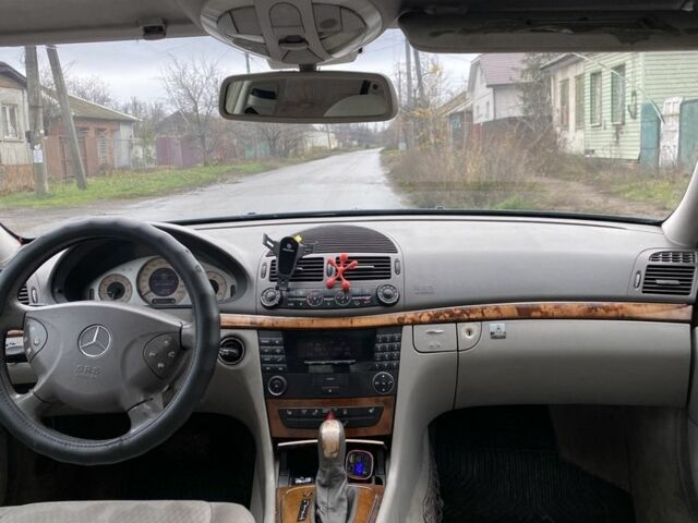 Мерседес Е-Класс, объемом двигателя 2.2 л и пробегом 321 тыс. км за 2350 $, фото 5 на Automoto.ua