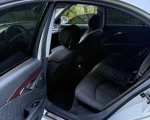 Мерседес Е-Клас 2005 у Хусте на Automoto.ua Мерседес Е-Клас, об'ємом двигуна 2.2 л та пробігом 437 тис. км за 4800 $, фото 10 на Automoto.ua