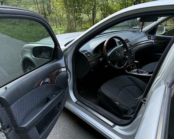 Мерседес Е-Клас 2005 у Хусте на Automoto.ua Мерседес Е-Клас, об'ємом двигуна 2.2 л та пробігом 437 тис. км за 4800 $, фото 5 на Automoto.ua