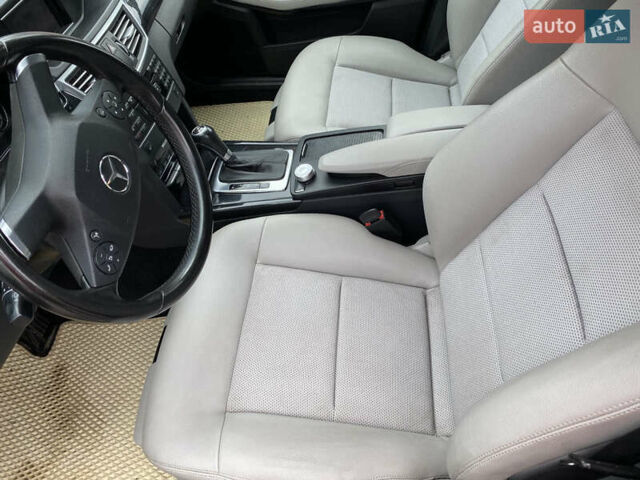 Мерседес Е-Класс, объемом двигателя 2.2 л и пробегом 270 тыс. км за 13200 $, фото 9 на Automoto.ua