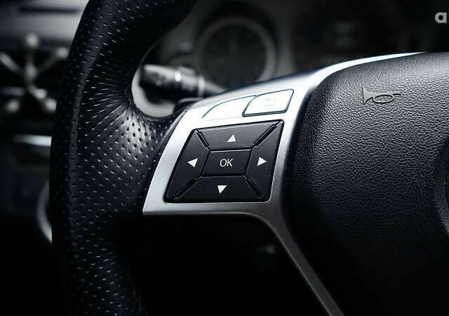Мерседес Е-Класс, объемом двигателя 4.7 л и пробегом 119 тыс. км за 19200 $, фото 28 на Automoto.ua