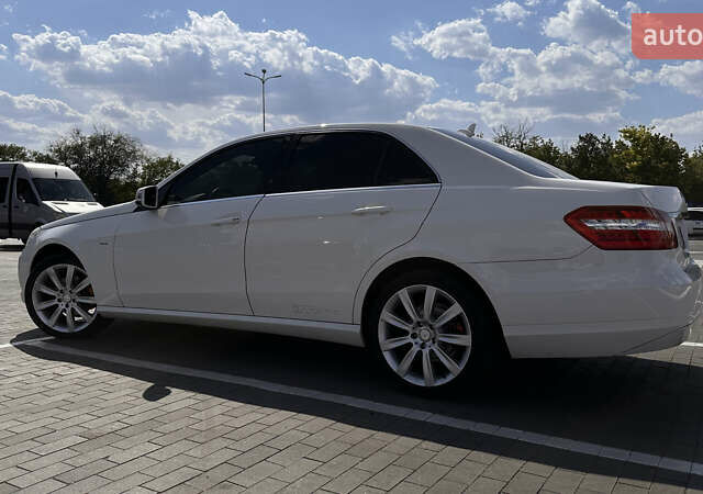 Мерседес Е-Класс, объемом двигателя 2.1 л и пробегом 212 тыс. км за 13899 $, фото 4 на Automoto.ua