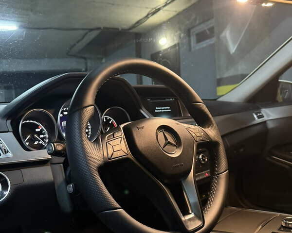 Мерседес Е-Класс, объемом двигателя 2.2 л и пробегом 288 тыс. км за 14000 $, фото 10 на Automoto.ua